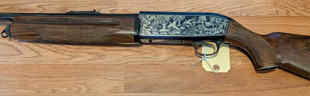 Ithaca 900 Semi Auto 12 Gauge Shotgun -img-2