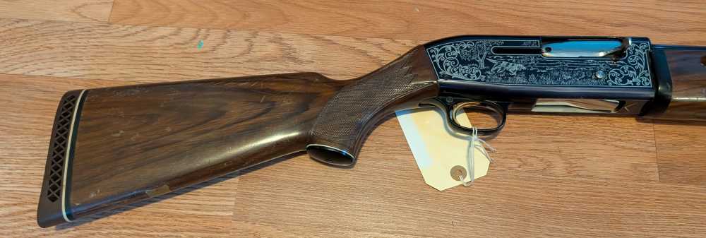Ithaca 900 Semi Auto 12 Gauge Shotgun -img-5