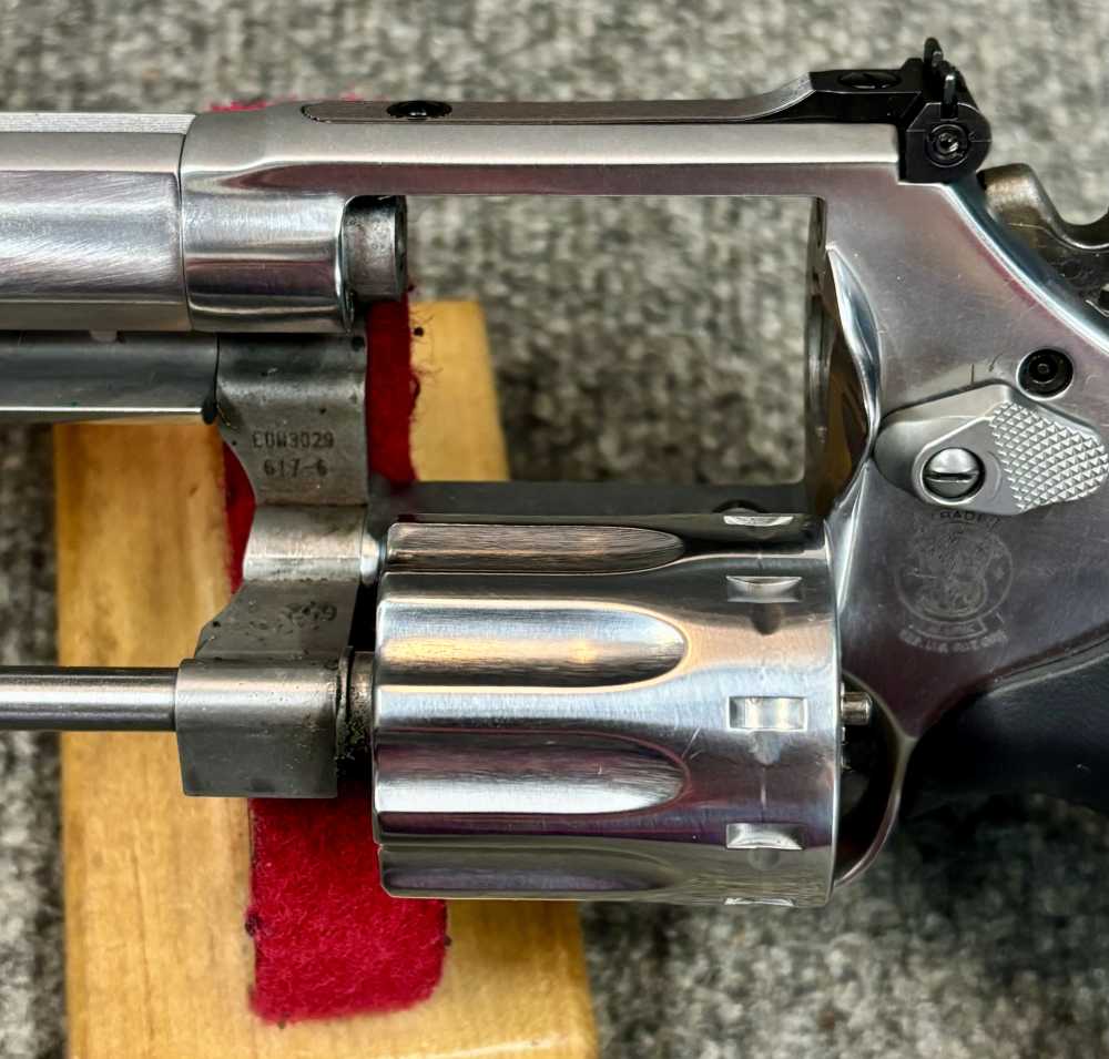 Smith & Wesson 617 -6  Ten Shot 22 LR with 4 inch barrel mint in box -img-15