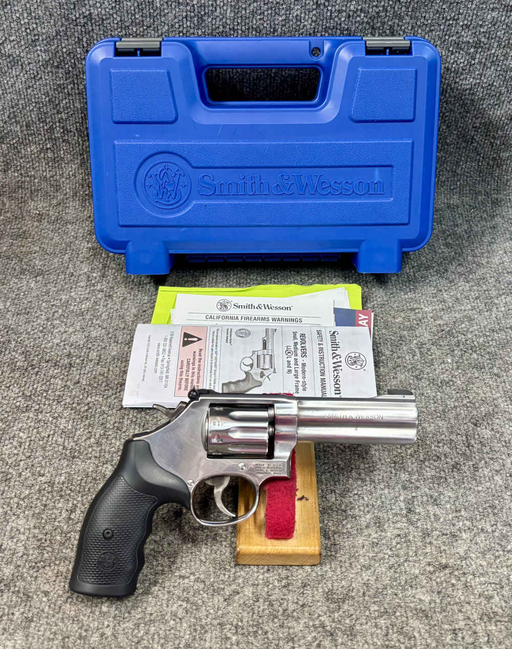 Smith & Wesson 617 -6  Ten Shot 22 LR with 4 inch barrel mint in box -img-0