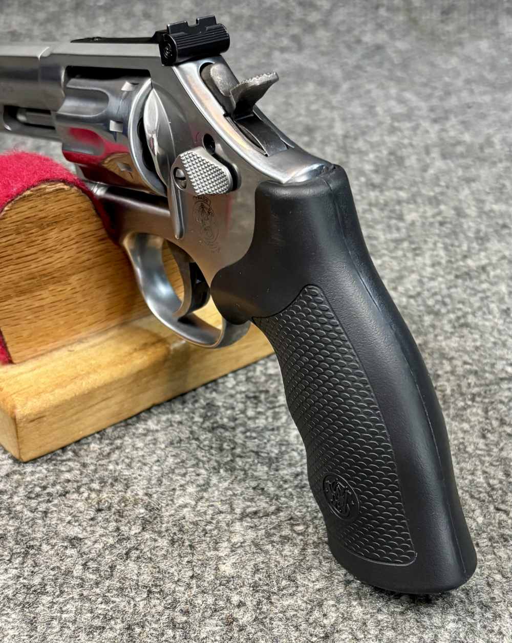 Smith & Wesson 617 -6  Ten Shot 22 LR with 4 inch barrel mint in box -img-11