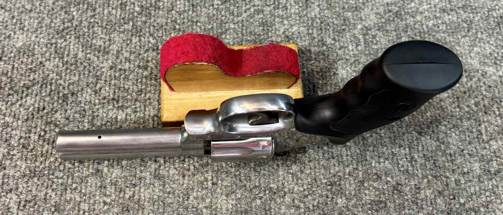 Smith & Wesson 617 -6  Ten Shot 22 LR with 4 inch barrel mint in box -img-8
