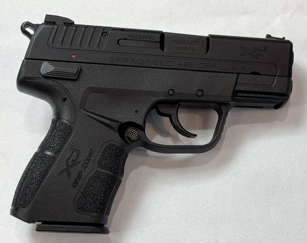 Springfield XD-E 3.3, 9mm, 4 Mags, Lightly Used!-img-3