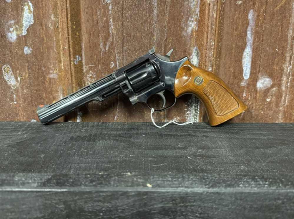 DAN WESSON .357 MAG WITH 6" BARREL, ORIG. BOX AND LEATHER HOLSTER-img-1