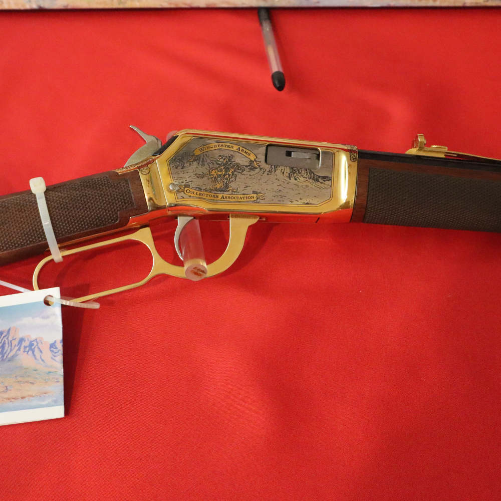 WINCHESTER 9422 WACA TRAPPER Gold Engraved-img-10