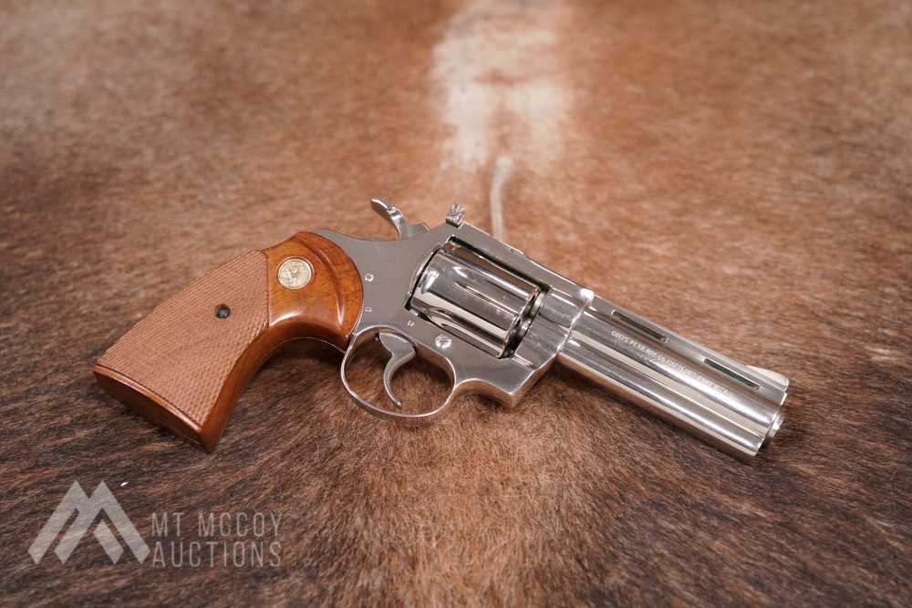 Colt Diamondback D5541 .38 Special 4" Nickel Double Action Revolver, 1977-img-0