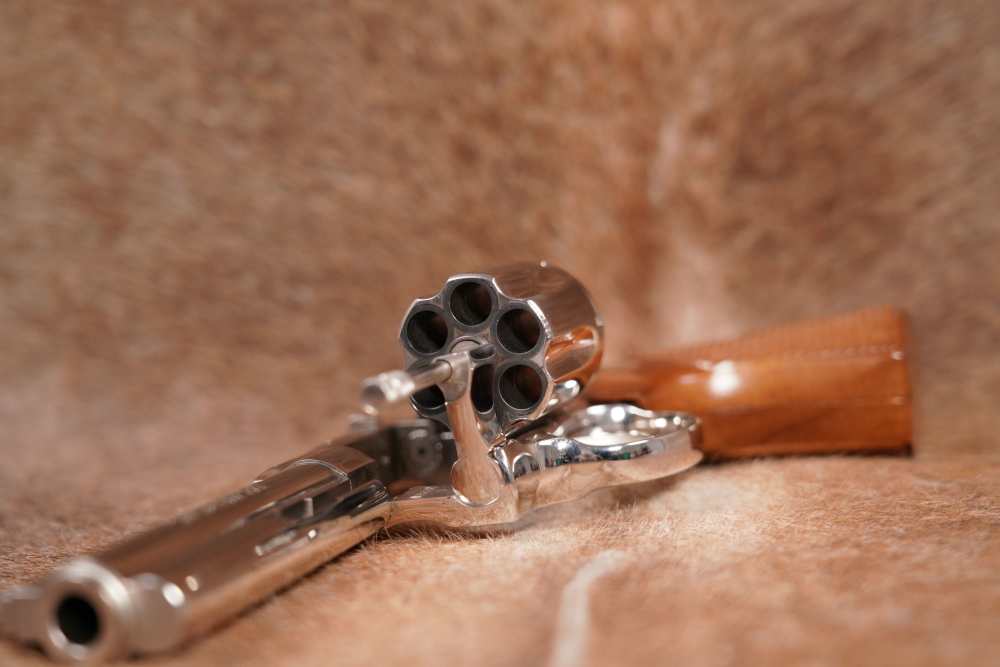 Colt Diamondback D5541 .38 Special 4" Nickel Double Action Revolver, 1977-img-12
