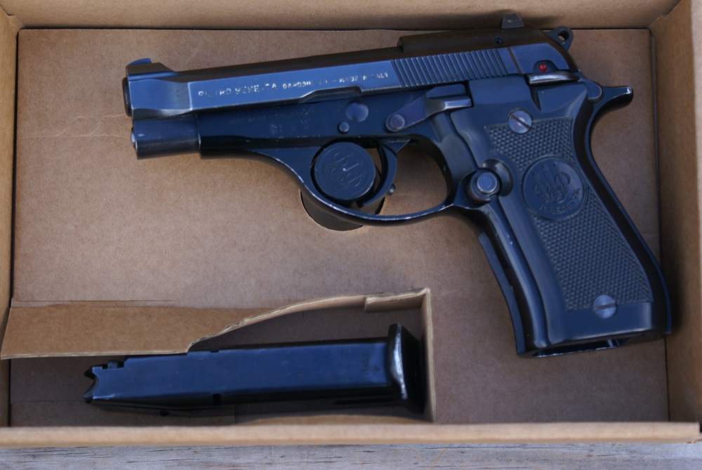 Beretta Model 84 BB .380ACP Pistol w/ 1 13rd Magazine -img-1