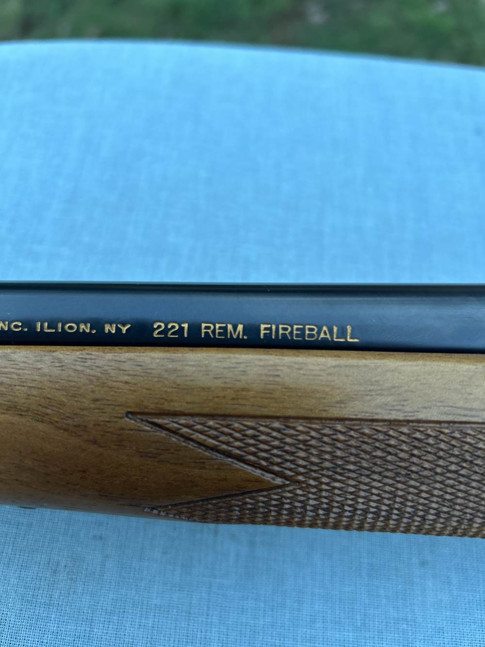 Remington 700 Classic .221 Fireball with rings and bases like new Condition-img-5
