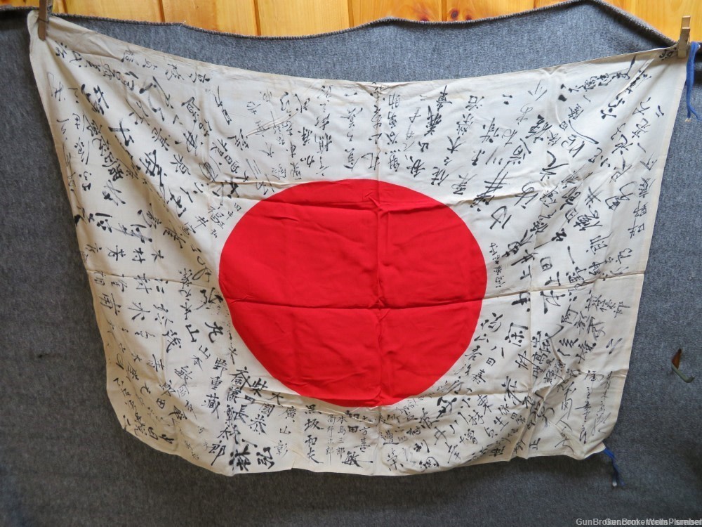 WWII JAPANESE HINOMARU SIGNED MEATBALL FLAG WITH KANJI CHARACTERS -img-0