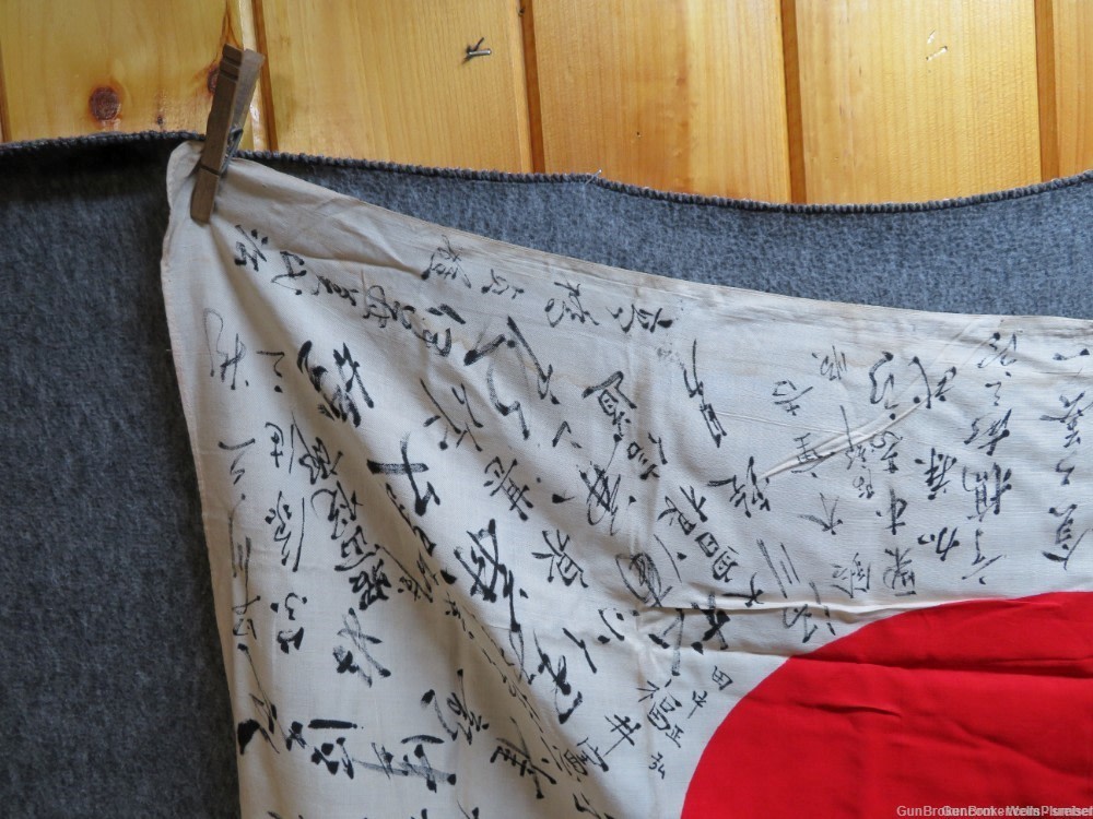 WWII JAPANESE HINOMARU SIGNED MEATBALL FLAG WITH KANJI CHARACTERS -img-1