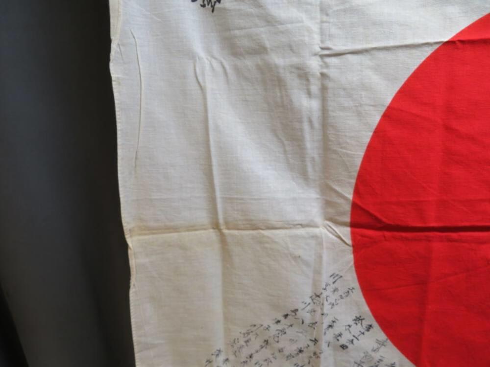 WWII JAPANESE HINOMARU MEATBALL FLAG W/ SIGNED KANJI CHARACTERS (VERY NICE)-img-2