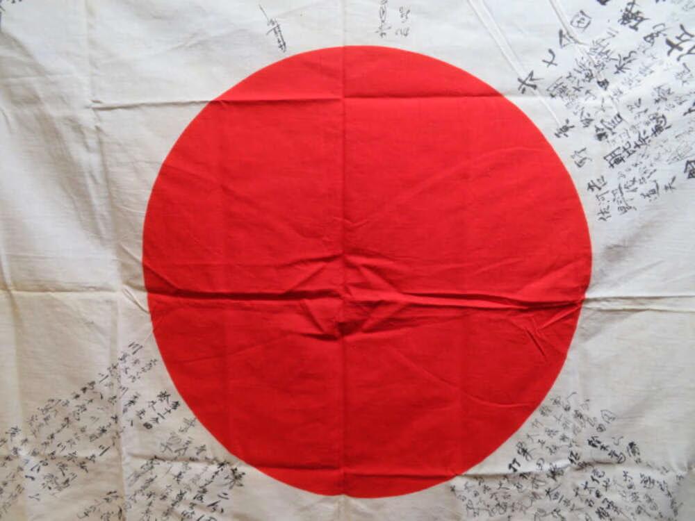 WWII JAPANESE HINOMARU MEATBALL FLAG W/ SIGNED KANJI CHARACTERS (VERY NICE)-img-9