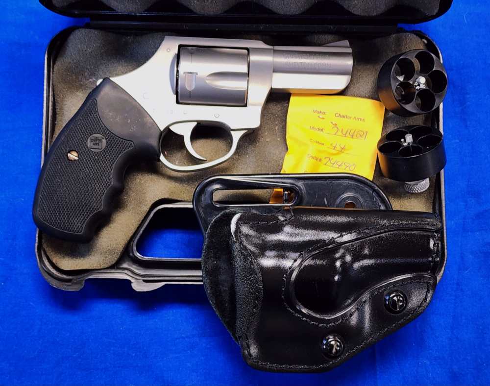 CHARTER ARMS BULLDOG PUG .44 SPL 2.5" IN BOX W/ SAFARILAND HOLSTER-img-0