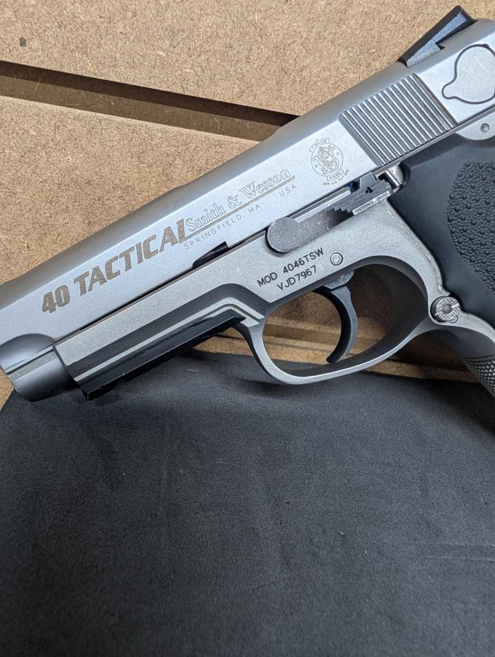 Smith & Wesson 4046TSW 40SW-img-0