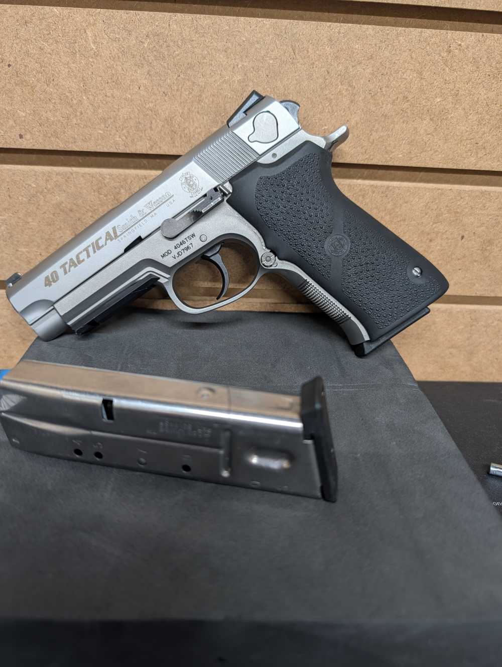 Smith & Wesson 4046TSW 40SW-img-1