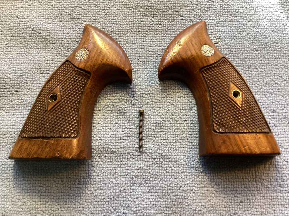 Smith & Wesson K Frame Diamond Walnut Grips.-img-0