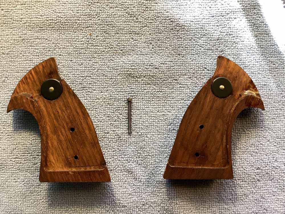 Smith & Wesson K Frame Diamond Walnut Grips.-img-1