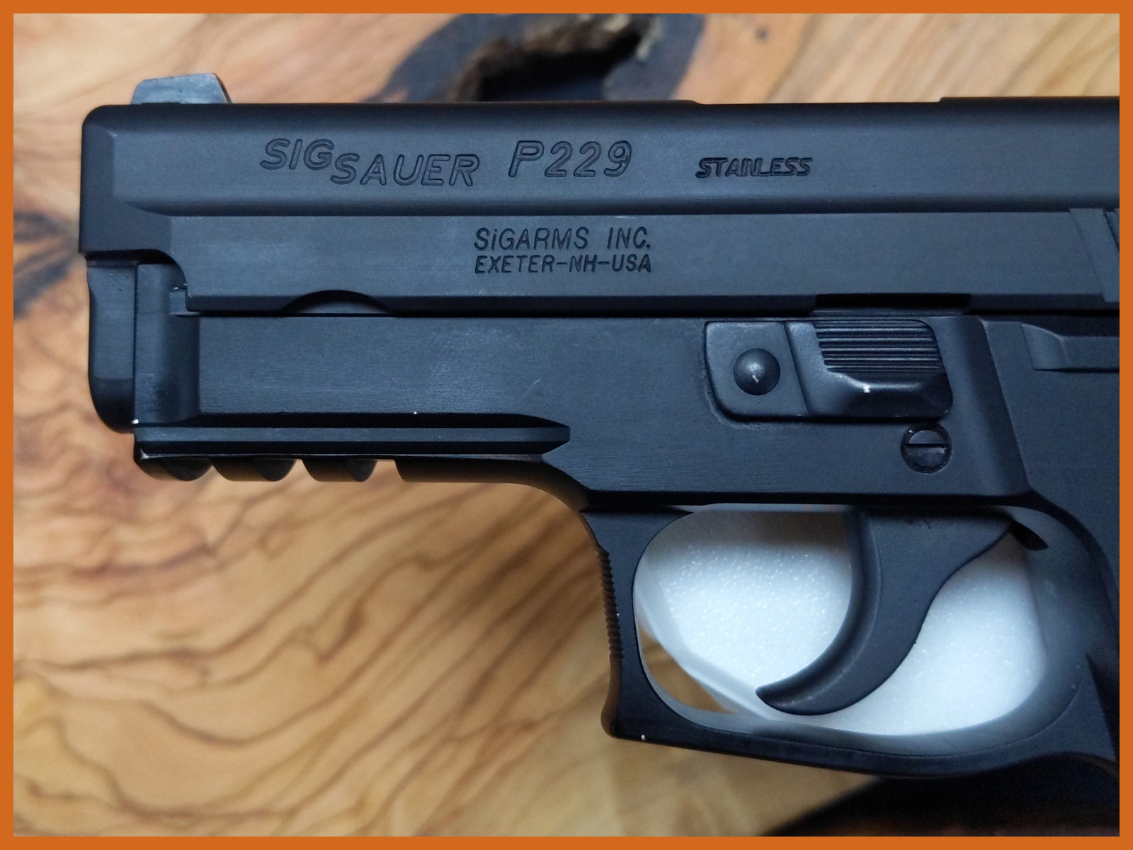SIG Sauer P229 40 Smith & Wesson Railed-img-9