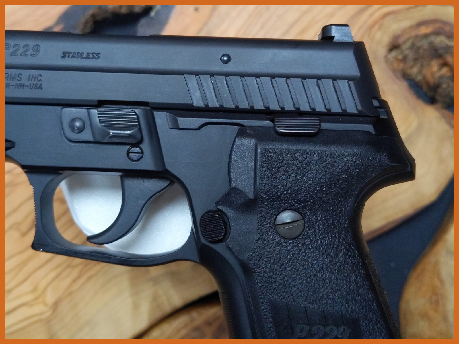 SIG Sauer P229 40 Smith & Wesson Railed-img-5