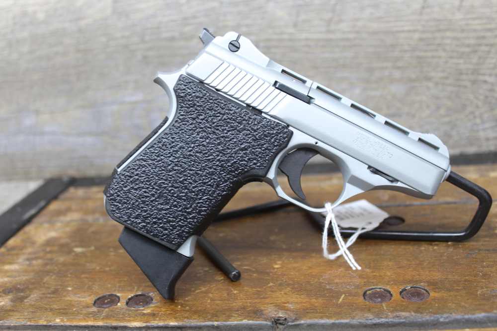 Phoenix Arms HP22A Pistol in original Box ,1 Mag & Manual Like New !-img-4