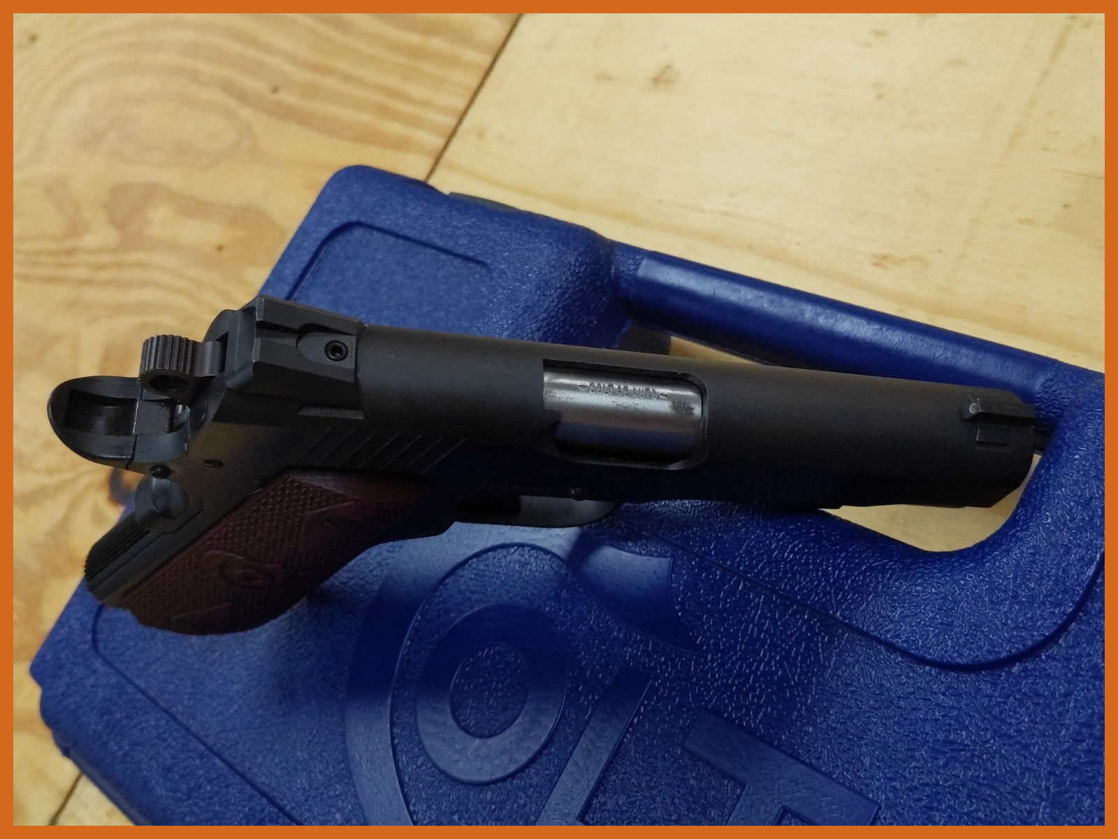 Colt Combat Commander 45 Automatic O4940XE-img-6