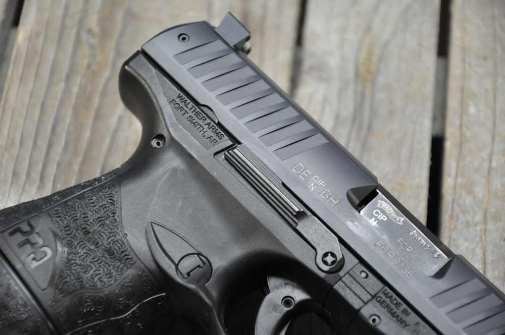 Clean Walther PPQ SC 9mm with Night Sights-img-4