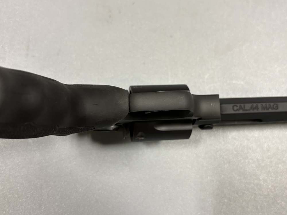 Taurus Raging Hunter 44Mag 8.37" Barrel 5Rd Used-img-29