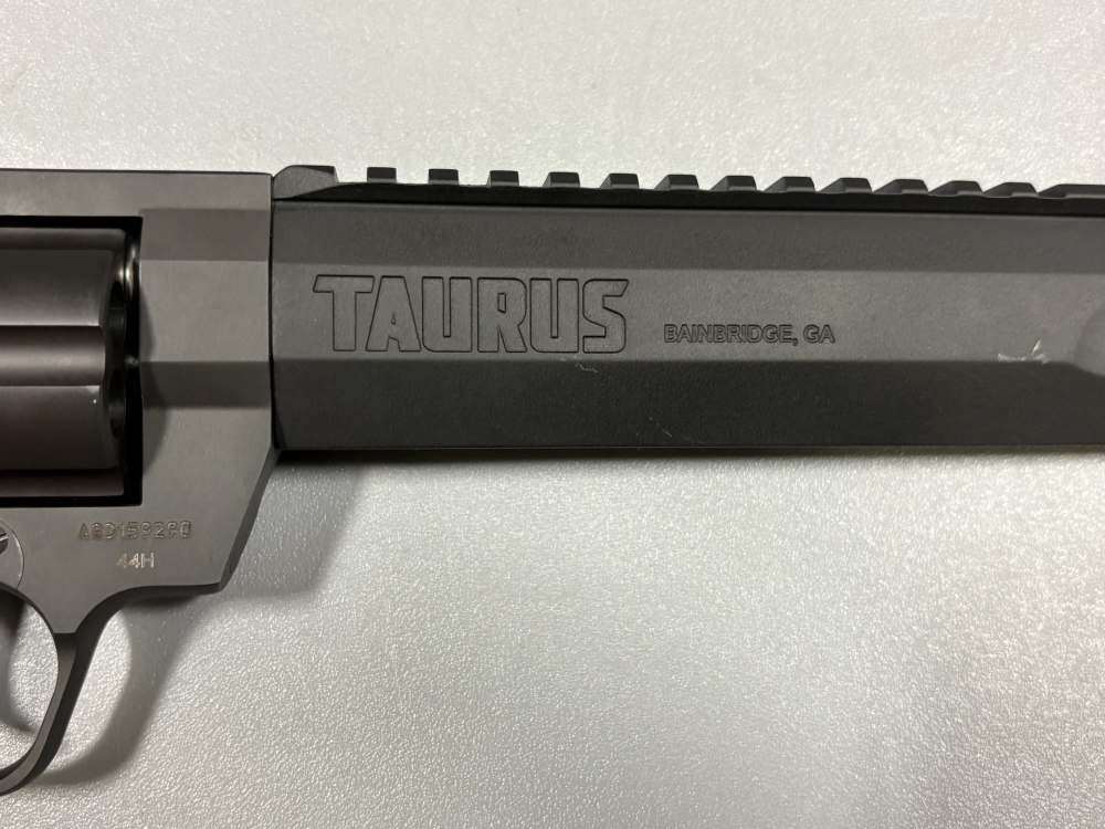 Taurus Raging Hunter 44Mag 8.37" Barrel 5Rd Used-img-17