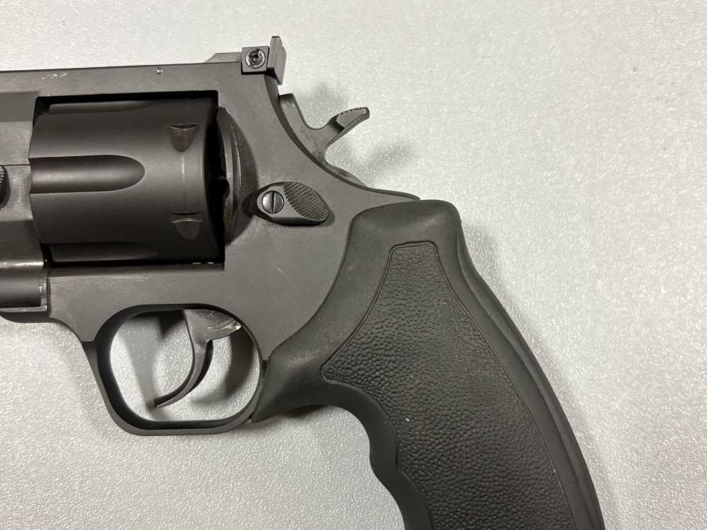 Taurus Raging Hunter 44Mag 8.37" Barrel 5Rd Used-img-4