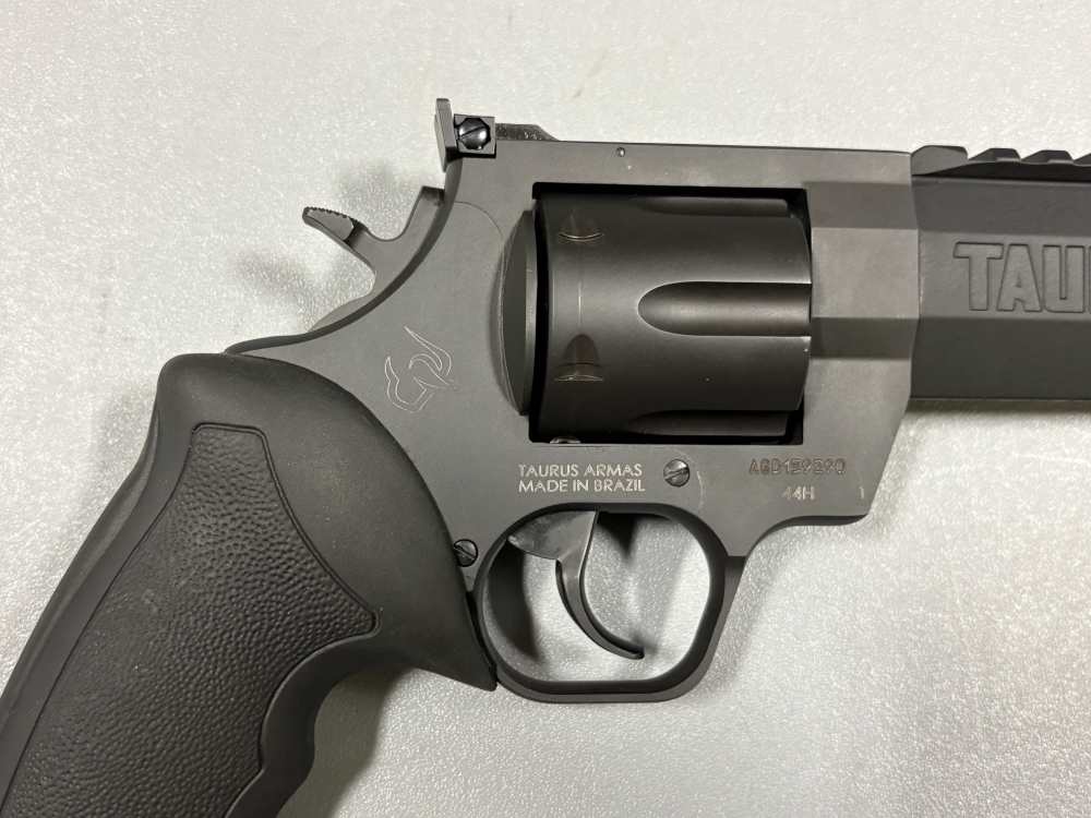Taurus Raging Hunter 44Mag 8.37" Barrel 5Rd Used-img-15