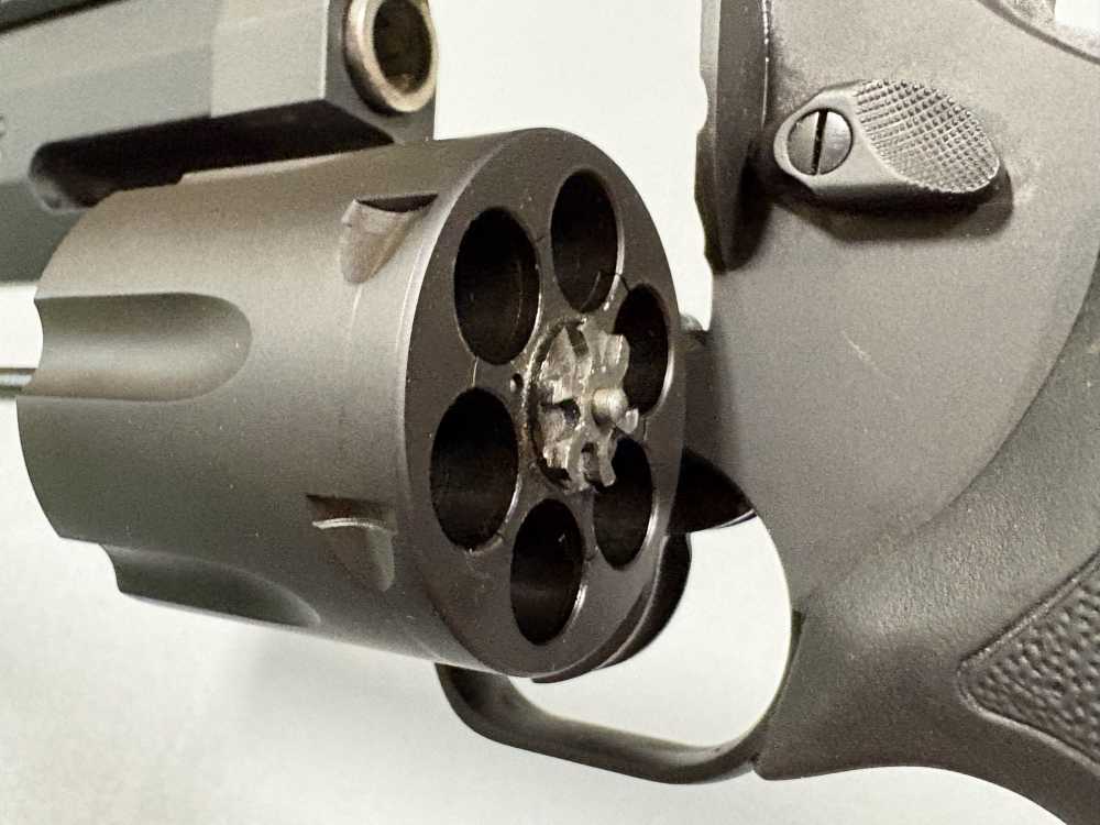 Taurus Raging Hunter 44Mag 8.37" Barrel 5Rd Used-img-32