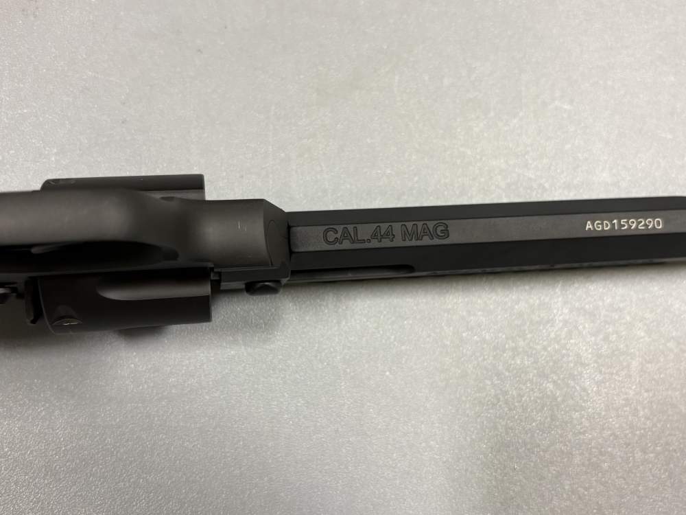 Taurus Raging Hunter 44Mag 8.37" Barrel 5Rd Used-img-30