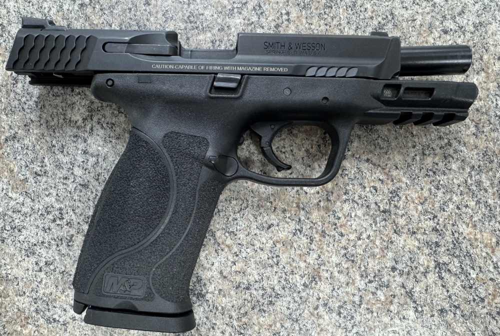 Smith & Wesson M&P9 M2.0 9mm 4" Semi-Auto Pistol – Excellent Condition-img-5