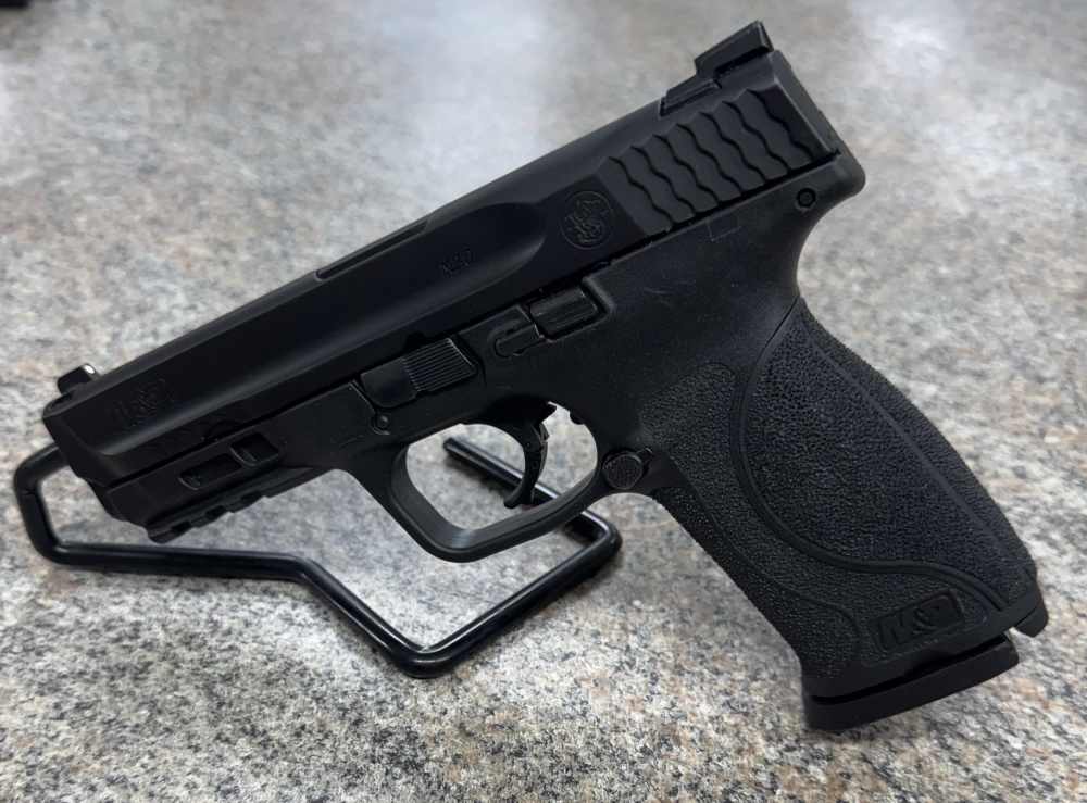 Smith & Wesson M&P9 M2.0 9mm 4" Semi-Auto Pistol – Excellent Condition-img-0