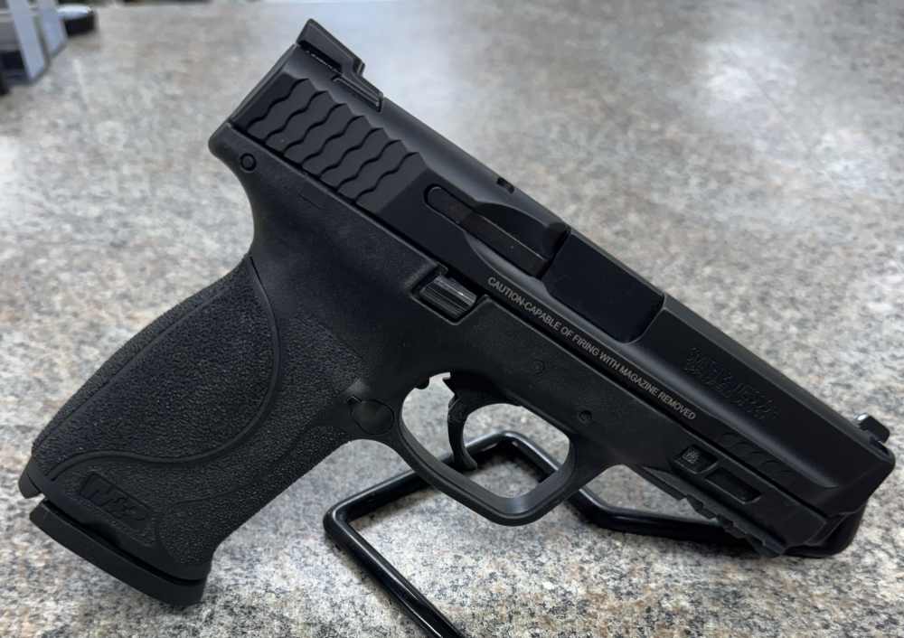 Smith & Wesson M&P9 M2.0 9mm 4" Semi-Auto Pistol – Excellent Condition-img-2