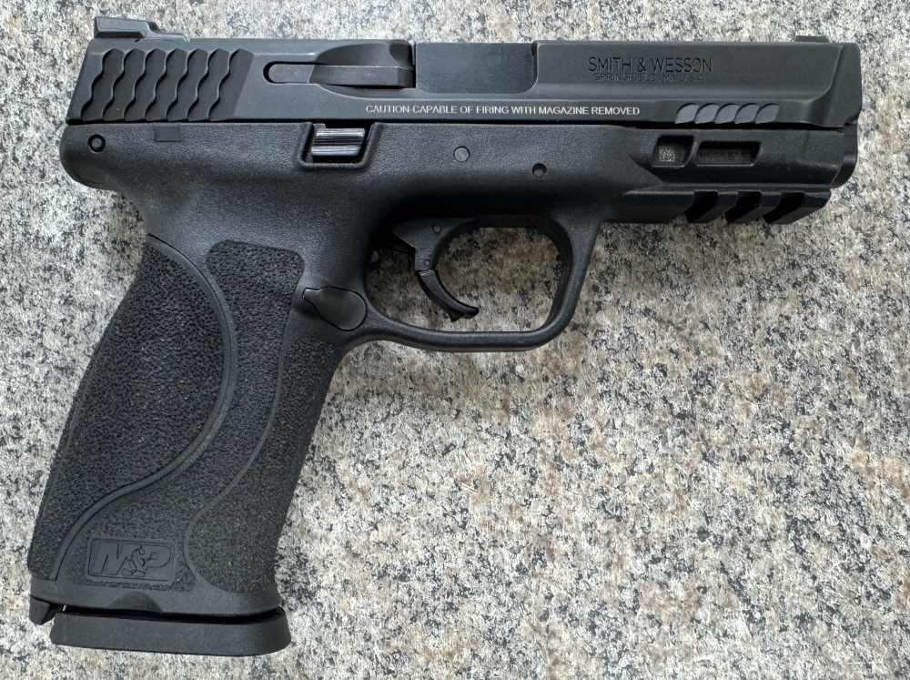 Smith & Wesson M&P9 M2.0 9mm 4" Semi-Auto Pistol – Excellent Condition-img-3