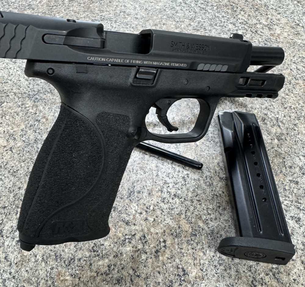 Smith & Wesson M&P9 M2.0 9mm 4" Semi-Auto Pistol – Excellent Condition-img-8