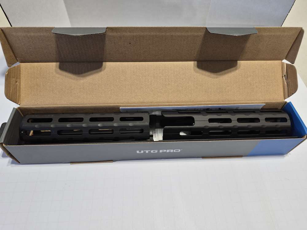 UTG Pro® AR15 Super Slim Handguard, Drop-in, Carbine-length, 15” FSP Cutout-img-2