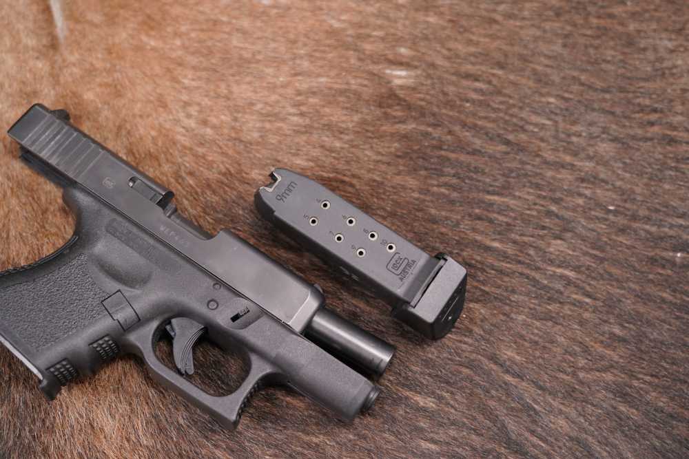 Glock Model 26 Gen 3 G26 9mm 3.43" Striker Fired Semi-Auto Pistol-img-14