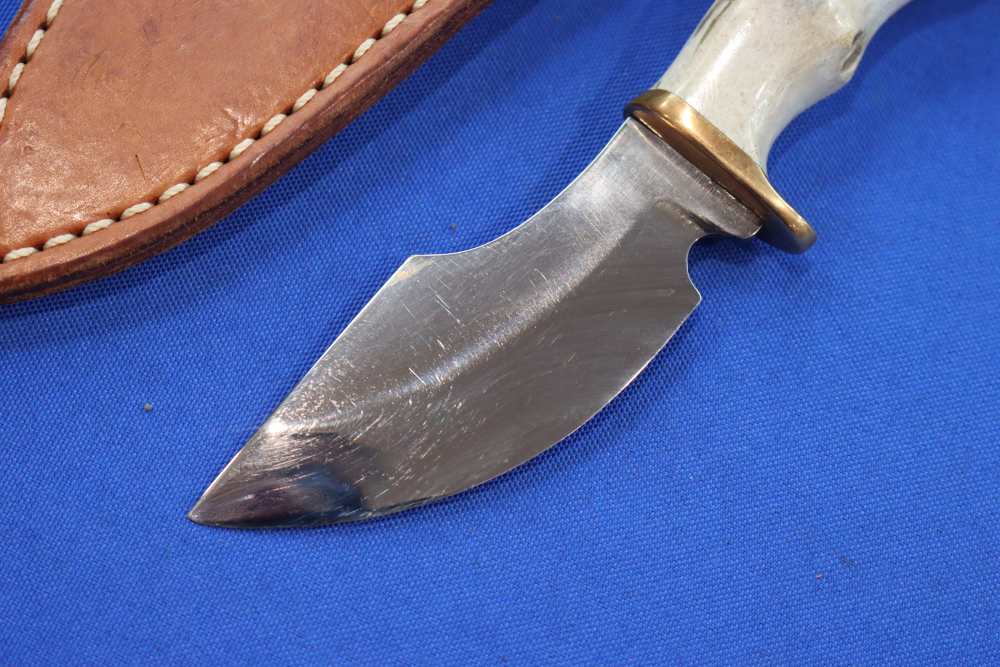 Custom Handmade Stag Antler Fixed Blade Hunting Knife 3 5/8" Leather Sheath-img-1