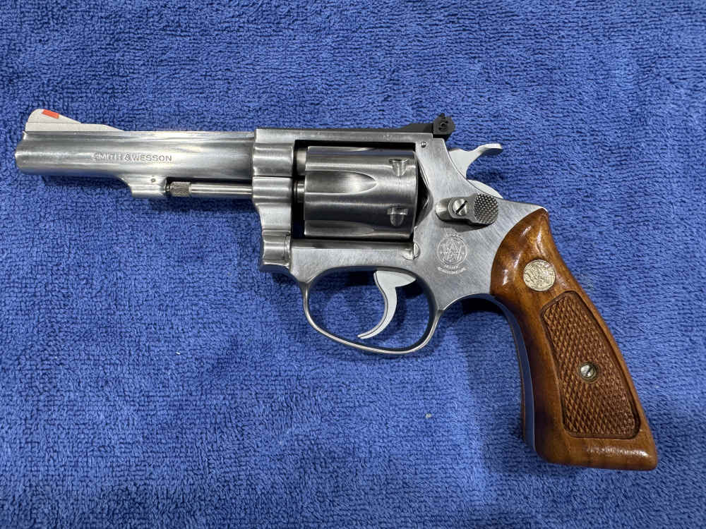 SMITH AND WESSON S&W MODEL 63, 22LR 6-SHOT REVOLVER STAINLESS GREAT (J-16)-img-0
