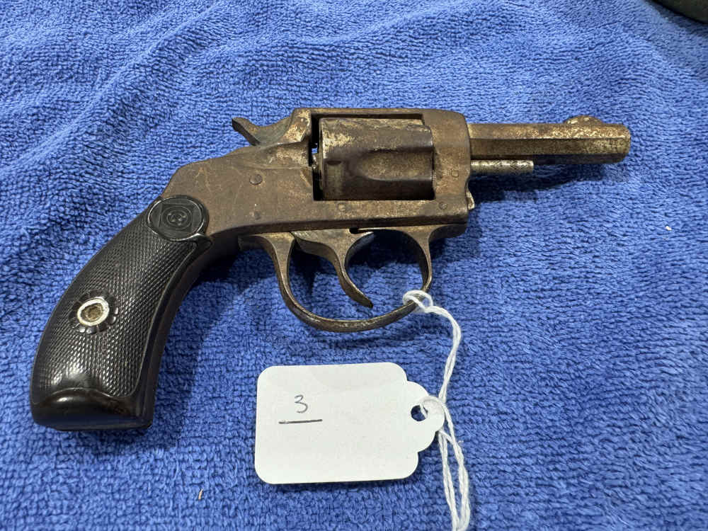 RUSTY REVOLVER UNKNOWN MAKER - ROUGHLY 22 CAL - GOOD FOR PARTS MAYBE (J-3)-img-0