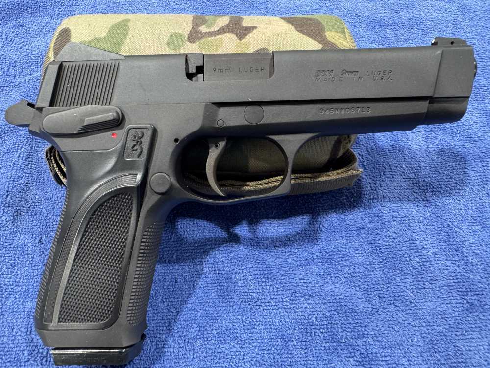 BROWNING MODEL BDM 9MM PISTOL W TWO MAGS - GREAT CONDITION (J-7)-img-0