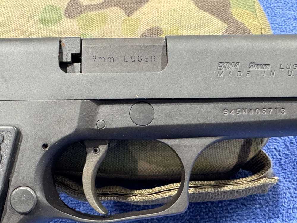 BROWNING MODEL BDM 9MM PISTOL W TWO MAGS - GREAT CONDITION (J-7)-img-3