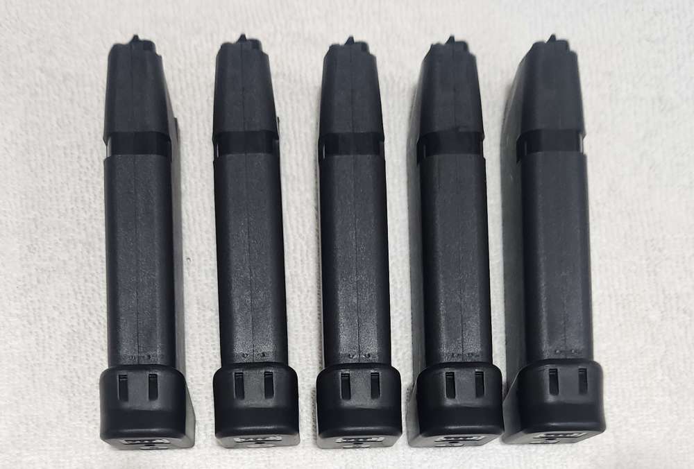 New Glock 22 Magazines w/ Glock +2 floorplates (Auction is for 1)-img-1