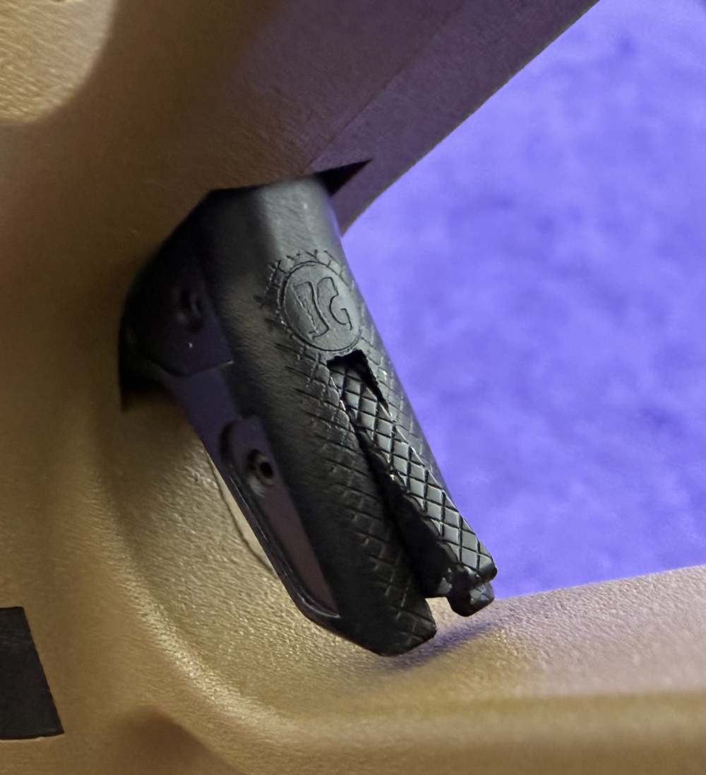 Glock 17 Gen5 Coyote French Military Contract Frame 9MM 2 Tone 3 Mags READ-img-19