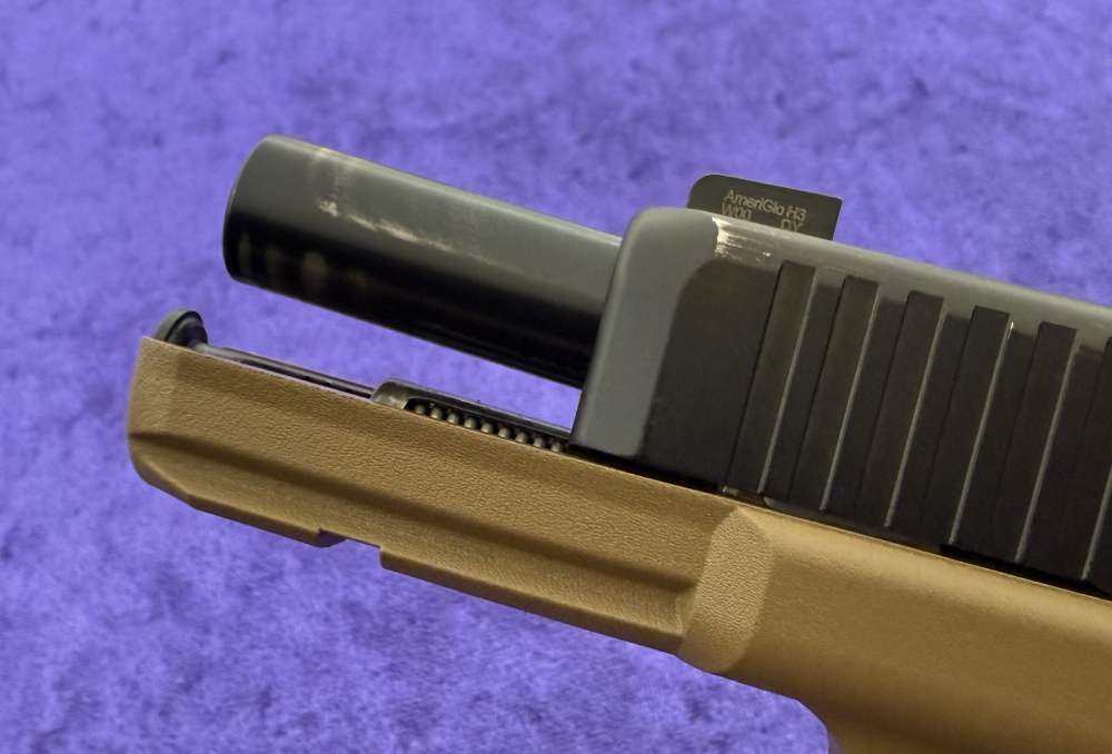 Glock 17 Gen5 Coyote French Military Contract Frame 9MM 2 Tone 3 Mags READ-img-18