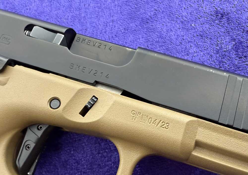 Glock 17 Gen5 Coyote French Military Contract Frame 9MM 2 Tone 3 Mags READ-img-10