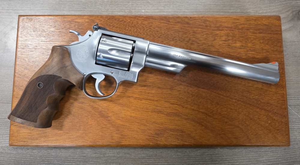 Smith & Wesson Model 629-1 .44 Magnum 8" Shot Very Little-img-1
